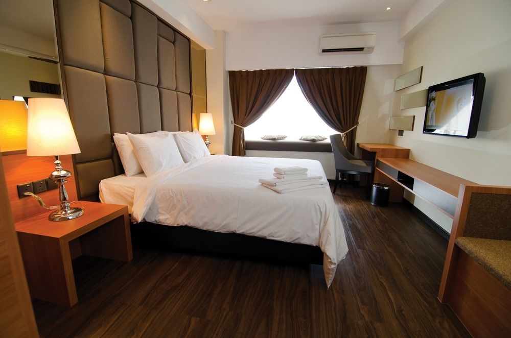 C'Haya Hotel Kota Kinabalu Exterior foto